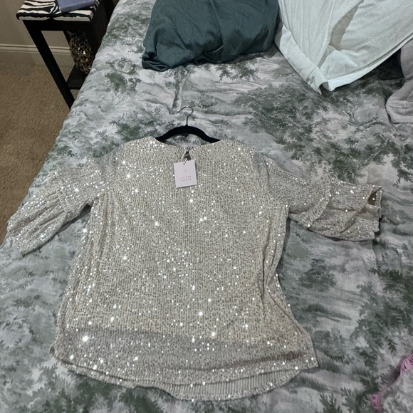 NWT Sz med sequin top - Picture 12 of 14